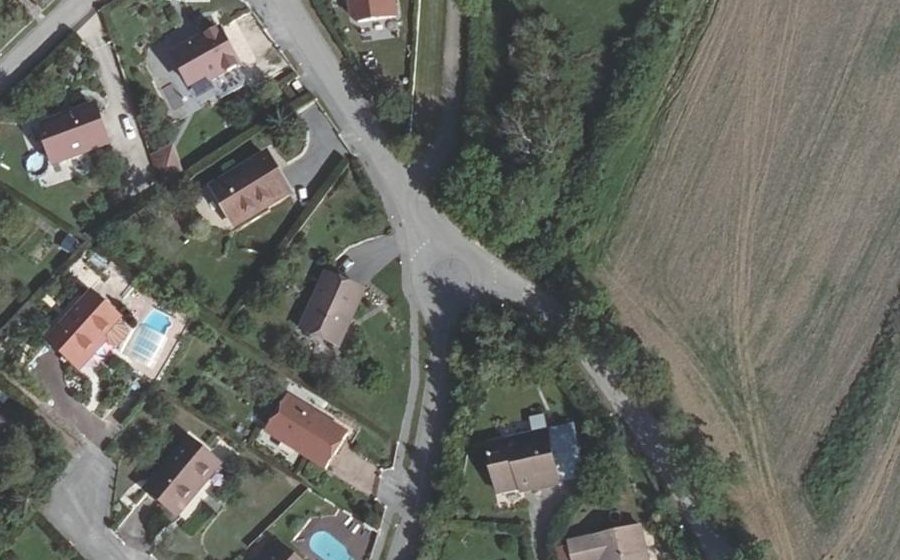 Vue aérienne du Rond-point anonyme n°44742360