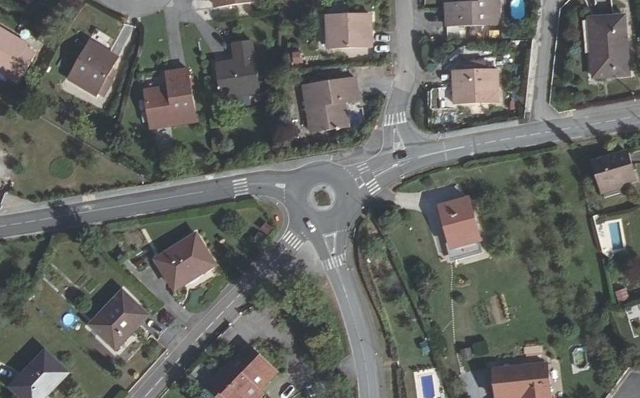 Vue aérienne du Rond-point anonyme n°44742364