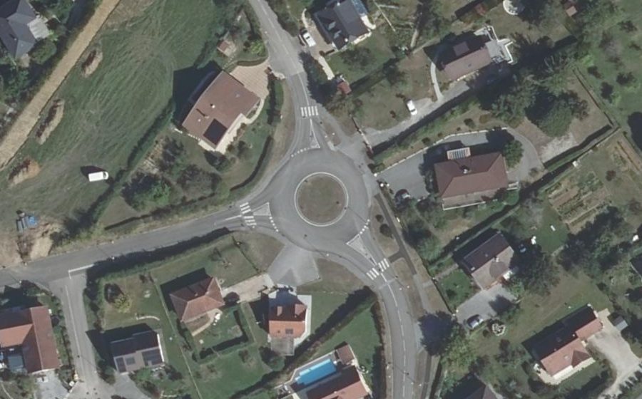 Vue aérienne du Rond-point anonyme n°44742368