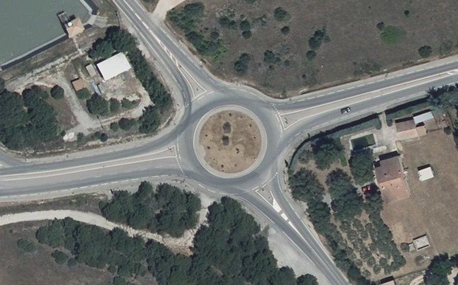 Vue aérienne du Rond-point anonyme n°44769757