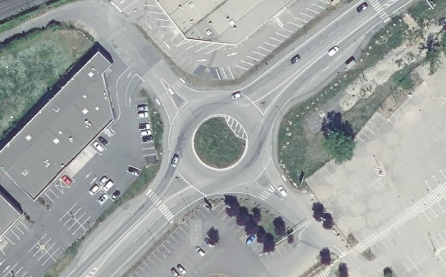 Vue aérienne du Rond-point anonyme n°447852144