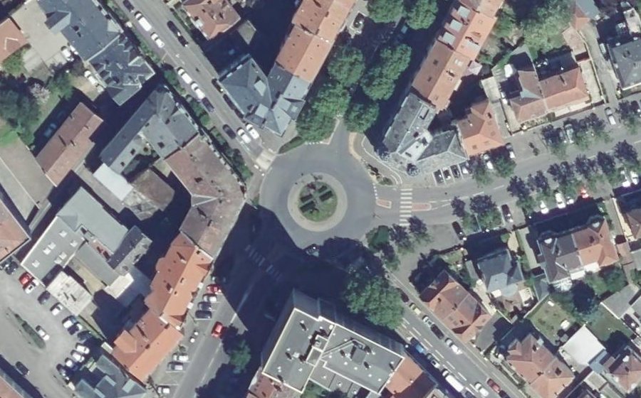 Vue aérienne du Rond-point anonyme n°447852145