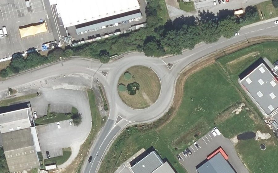 Vue aérienne du Rond-point anonyme n°44785290