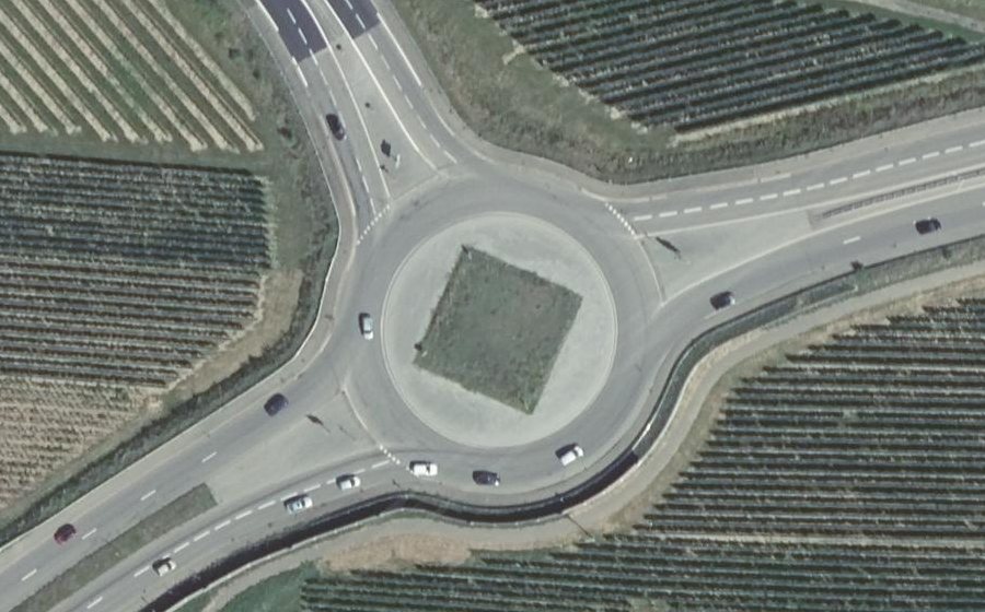 Vue aérienne du Rond-point anonyme n°44791108