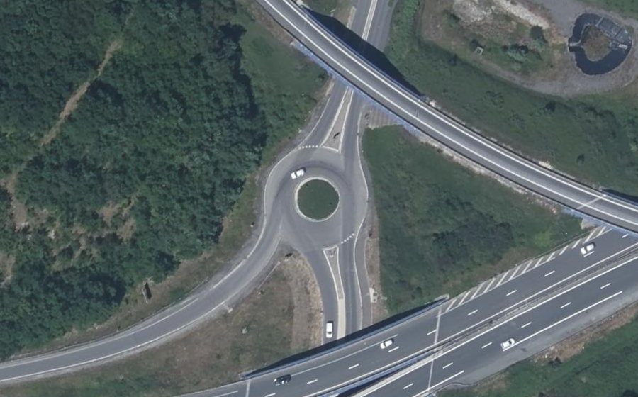 Vue aérienne du Rond-point anonyme n°44797905