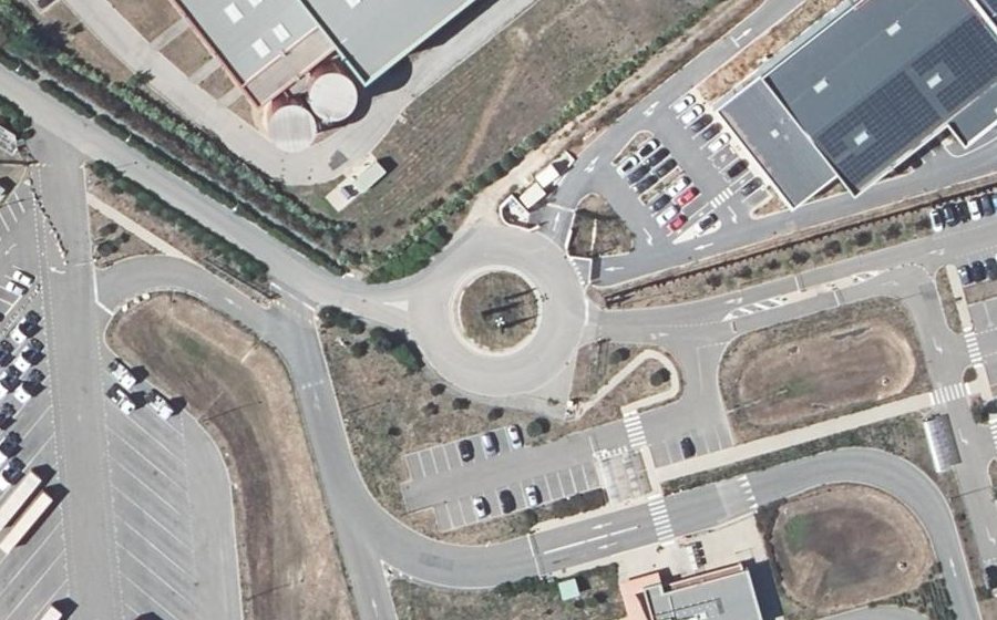 Vue aérienne du Rond-point anonyme n°448015846
