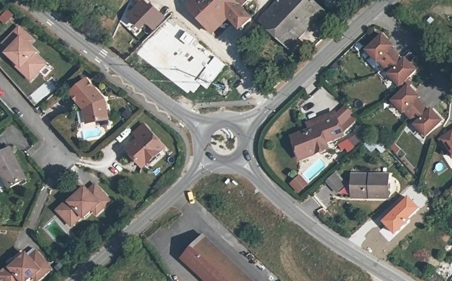 Vue aérienne du Rond-point anonyme n°448136324