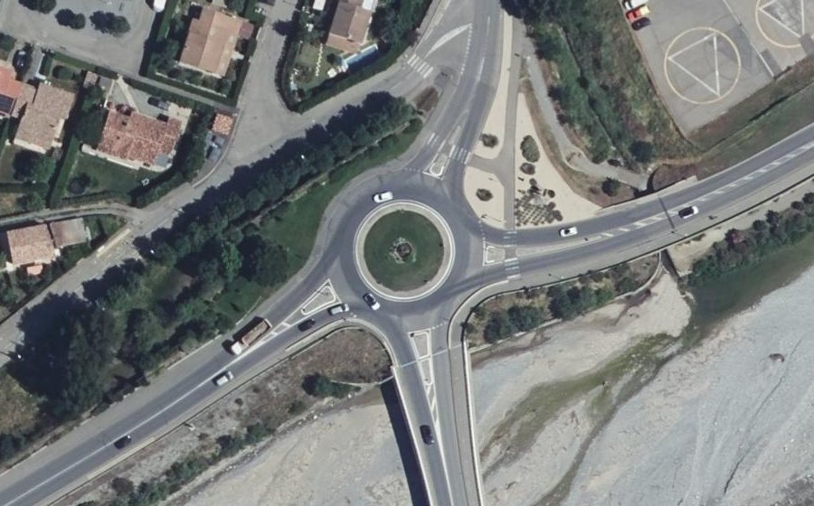 Vue aérienne du Rond-Point Michaël Baghioni et Yann Simeoni