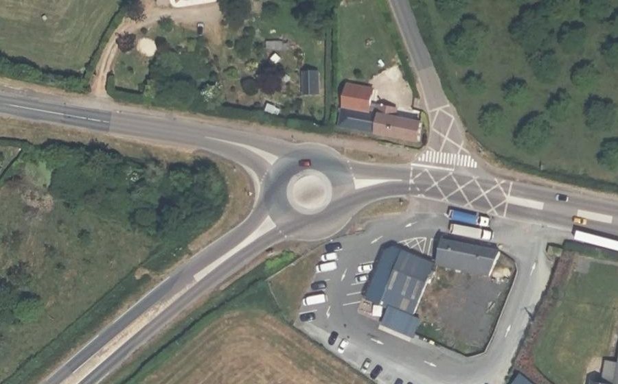 Vue aérienne du Rond-point anonyme n°448199863