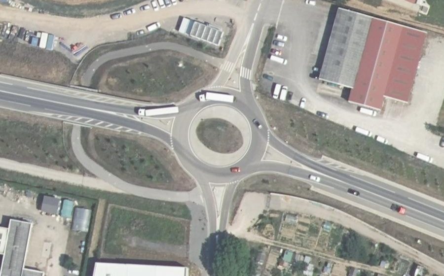 Vue aérienne du Rond-point anonyme n°448351710