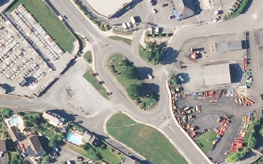 Vue aérienne du Rond-point anonyme n°44853656