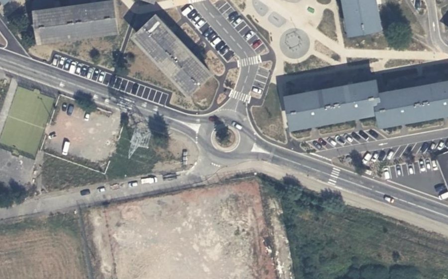 Vue aérienne du Rond-point anonyme n°44860804