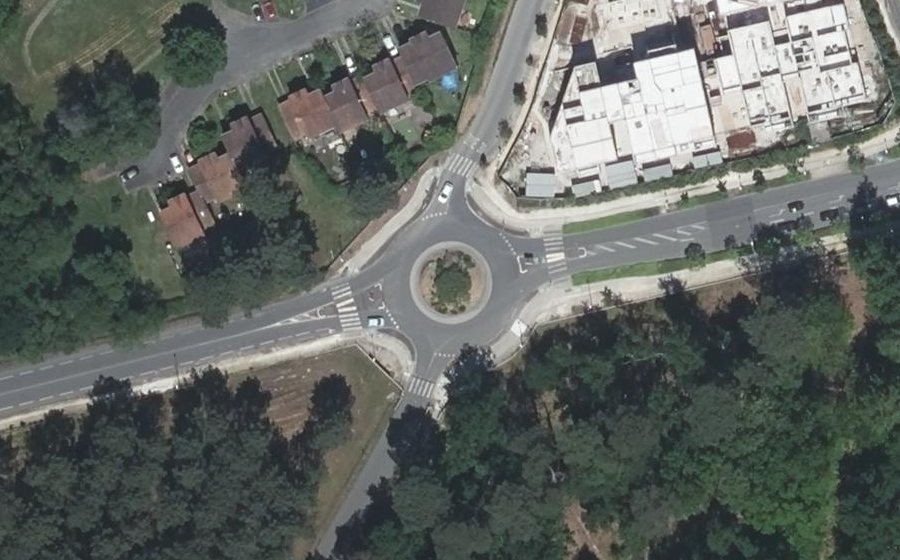Vue aérienne du Rond-point anonyme n°448659083