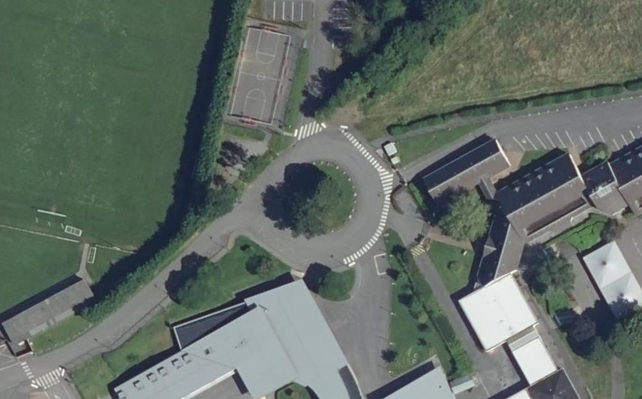 Vue aérienne du Rond-point anonyme n°448780185