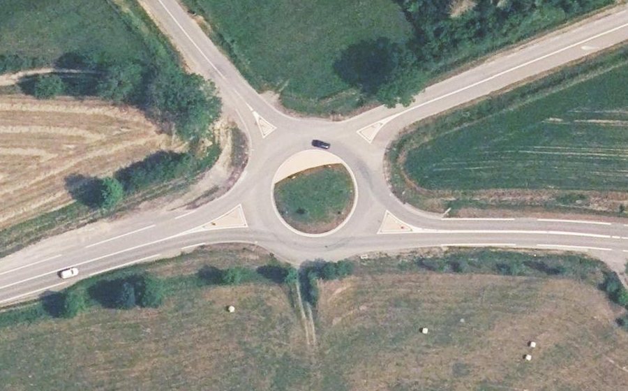 Vue aérienne du Rond-point anonyme n°448849423