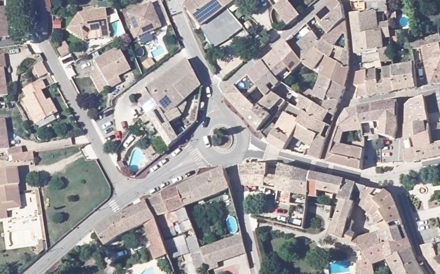 Vue aérienne du Rond-point anonyme n°44896233