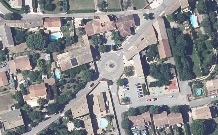 Vue aérienne du Rond-point anonyme n°44896965