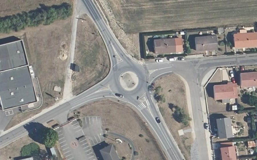 Vue aérienne du Rond-point anonyme n°449062880