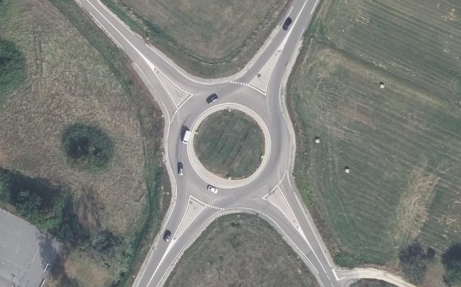 Vue aérienne du Rond-point anonyme n°449072127