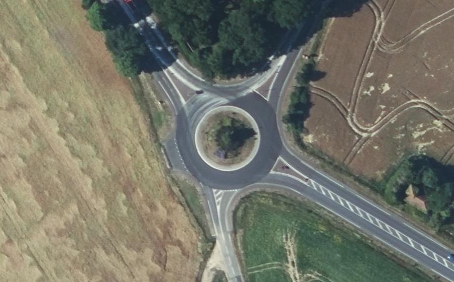Vue aérienne du Rond-point anonyme n°449285389