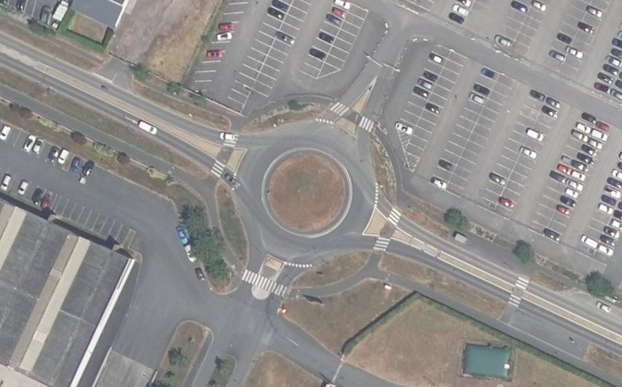 Vue aérienne du Rond-point anonyme n°449365780