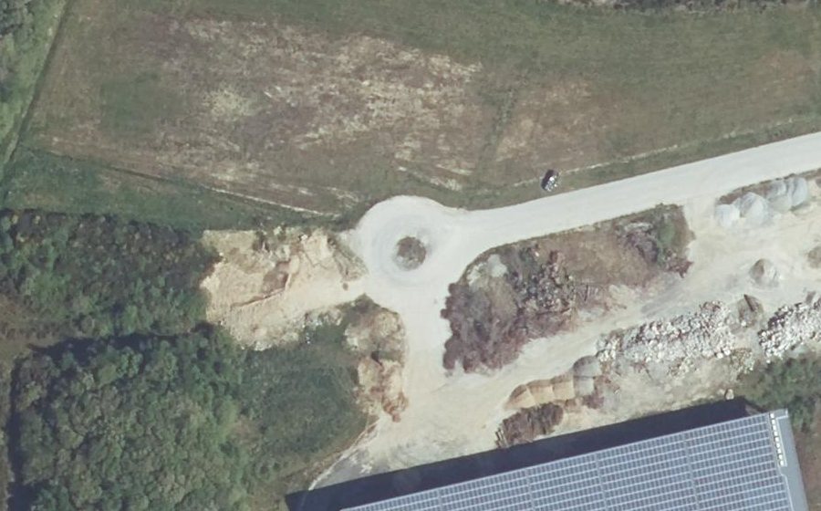 Vue aérienne du Rond-point anonyme n°449420145