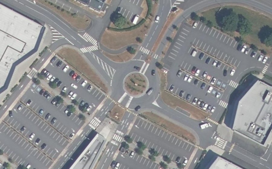 Vue aérienne du Rond-point anonyme n°449532630