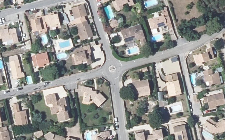 Vue aérienne du Rond-point anonyme n°449571730