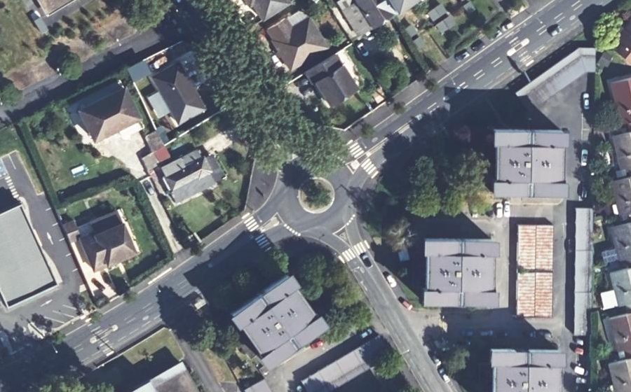 Vue aérienne du Rond-point anonyme n°449775091