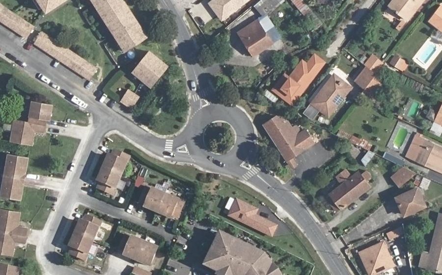 Vue aérienne du Rond-point anonyme n°44978260