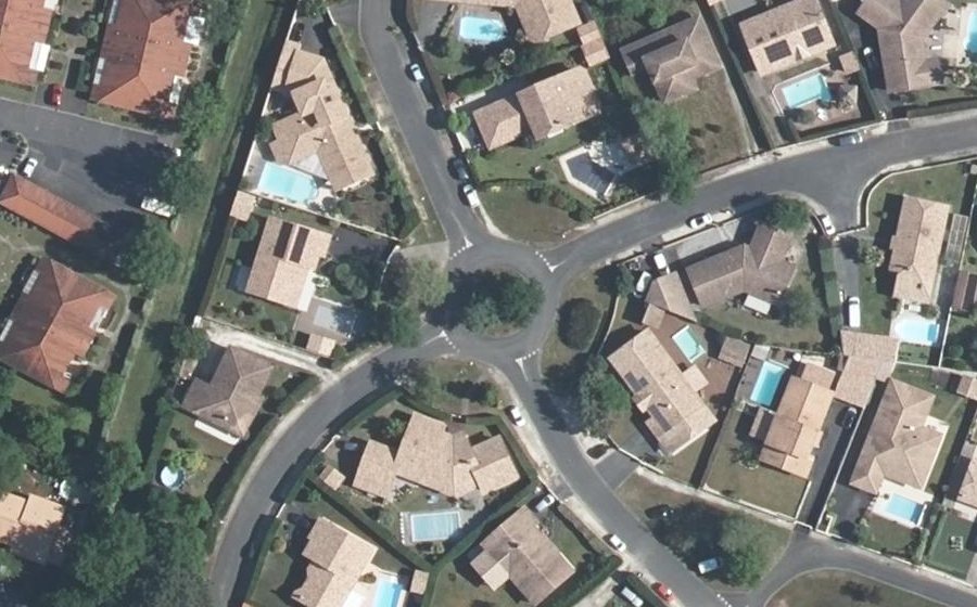 Vue aérienne du Rond-point anonyme n°44978285