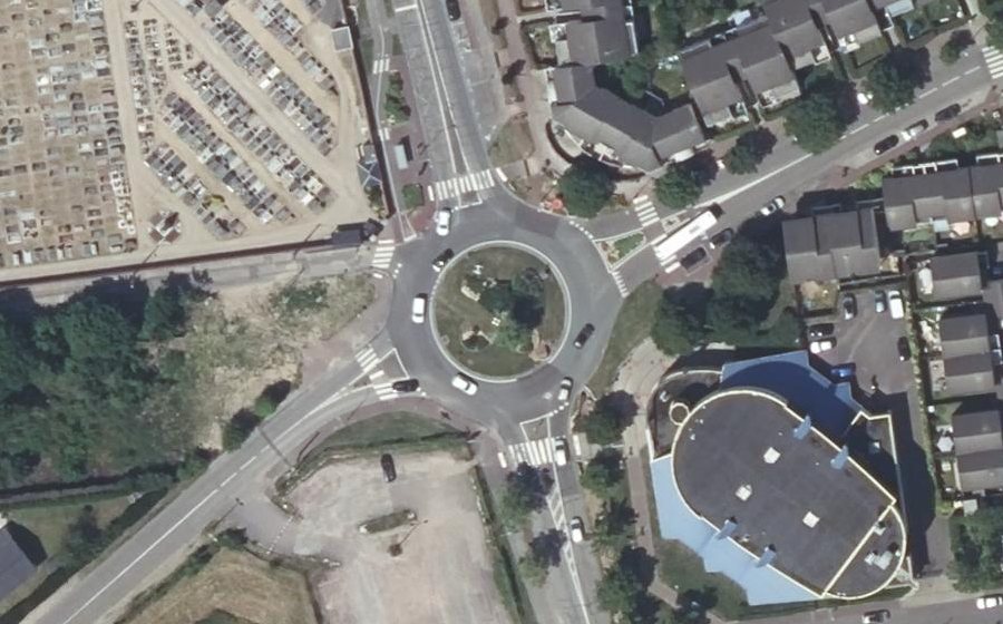 Vue aérienne du Rond-point anonyme n°44982386