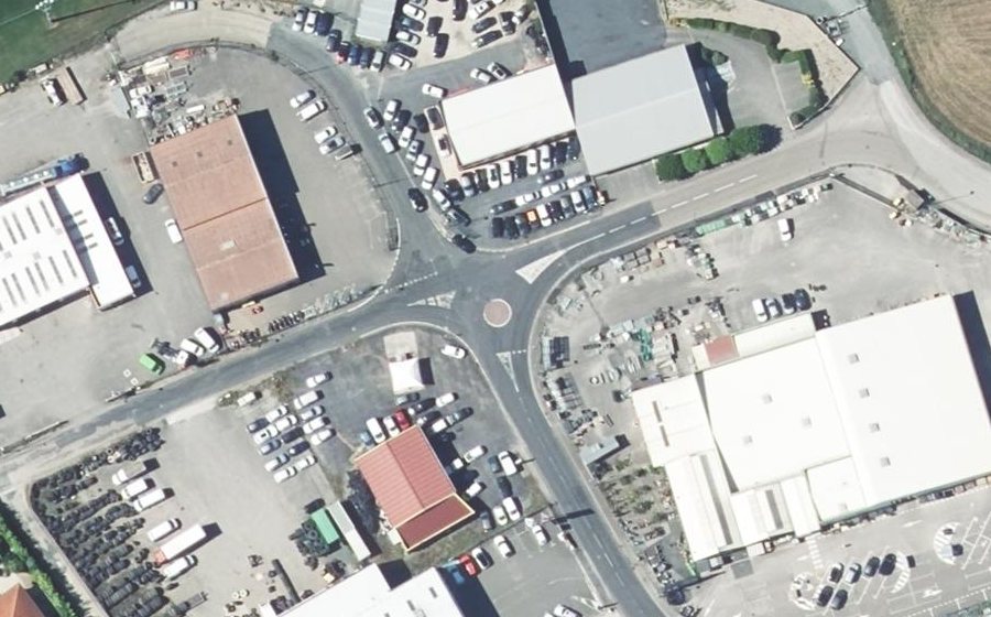 Vue aérienne du Rond-point anonyme n°449877257