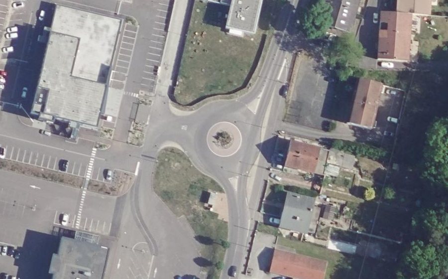 Vue aérienne du Rond-point anonyme n°450110301