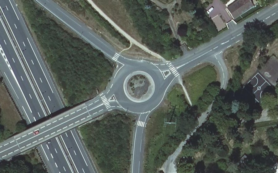 Vue aérienne du Rond-point anonyme n°450212816