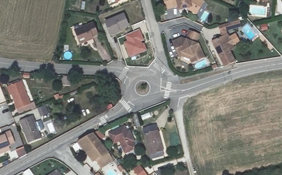 Vue aérienne du Rond-point anonyme n°450258902