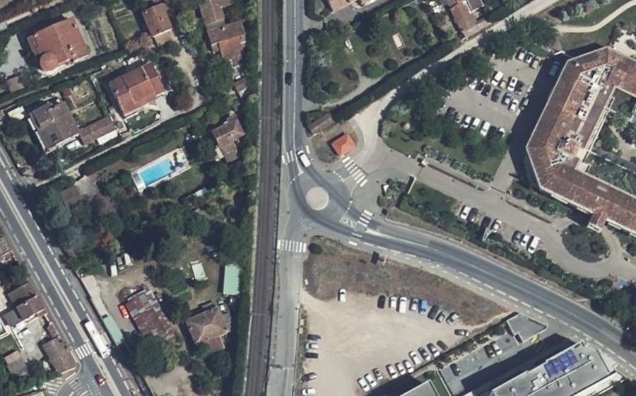 Vue aérienne du Rond-point anonyme n°450352204