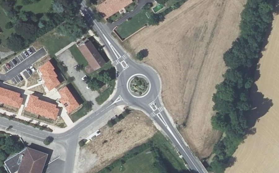 Vue aérienne du Rond-point anonyme n°45041836