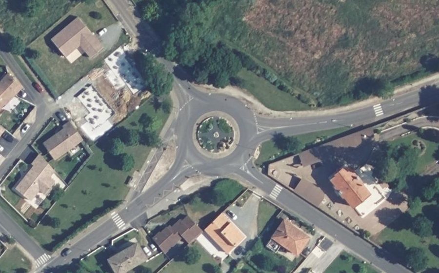 Vue aérienne du Rond-point anonyme n°45047469
