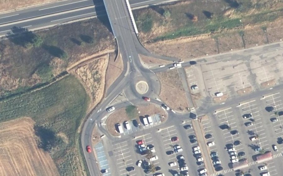 Vue aérienne du Rond-point anonyme n°450547744