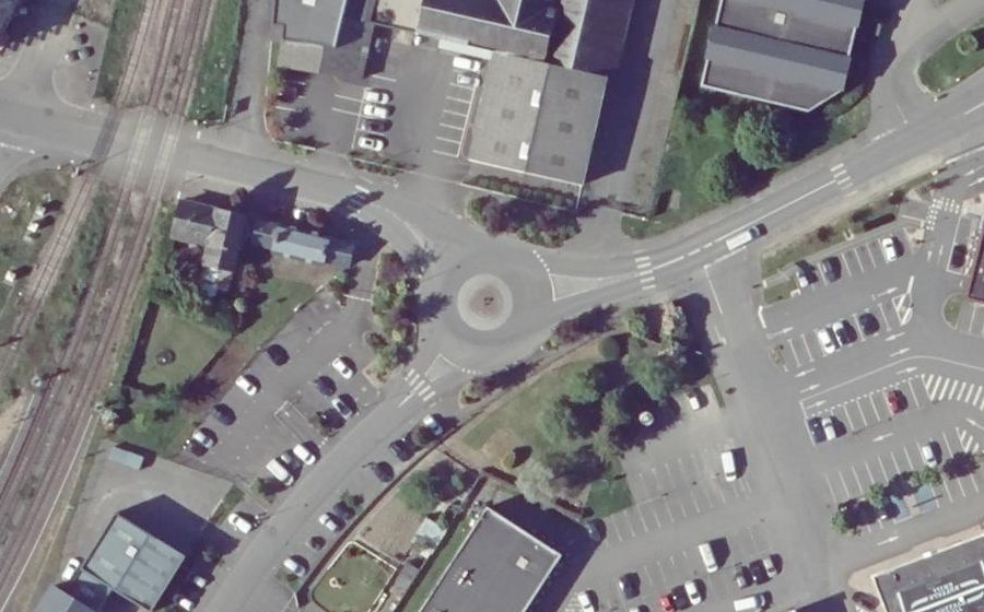 Vue aérienne du Rond-point anonyme n°450583458