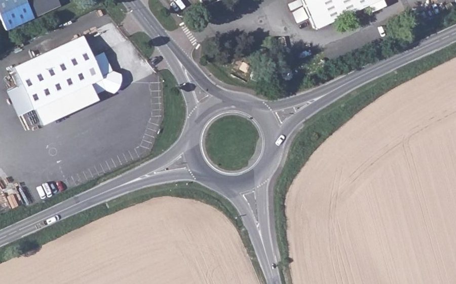 Vue aérienne du Rond-point anonyme n°450655829