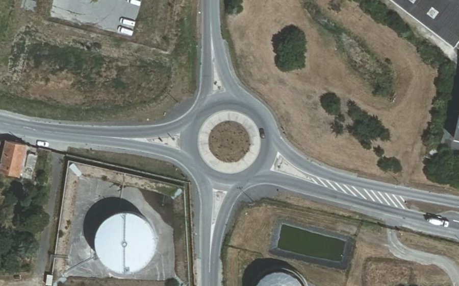 Vue aérienne du Rond-point anonyme n°450767473