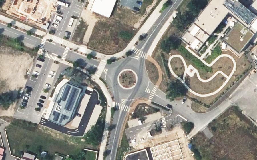 Vue aérienne du Rond-point anonyme n°450907148