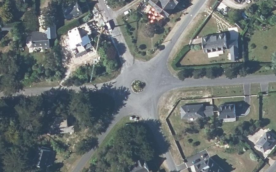 Vue aérienne du Rond-point anonyme n°45101038