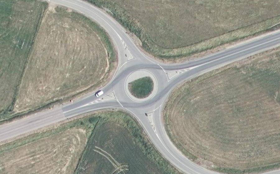Vue aérienne du Rond-point anonyme n°451040881