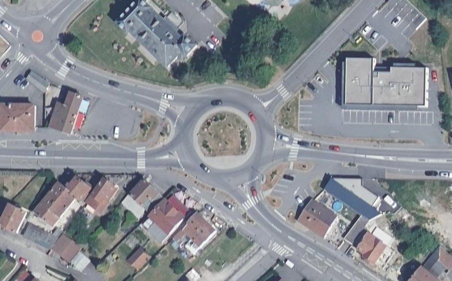 Vue aérienne du Rond-point anonyme n°451045101
