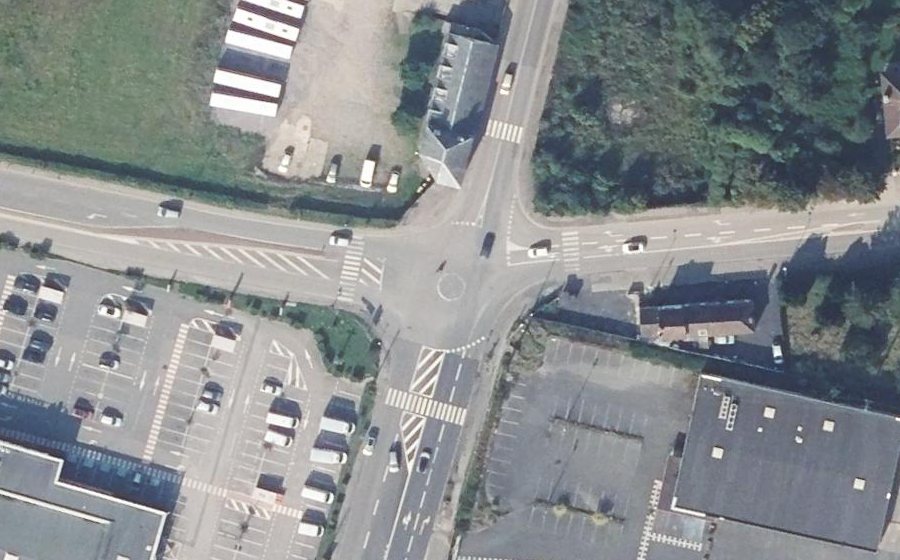 Vue aérienne du Rond-point anonyme n°451100867
