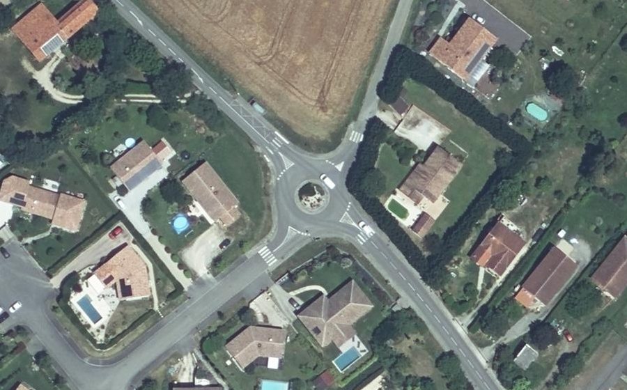 Vue aérienne du Rond-point anonyme n°451319786