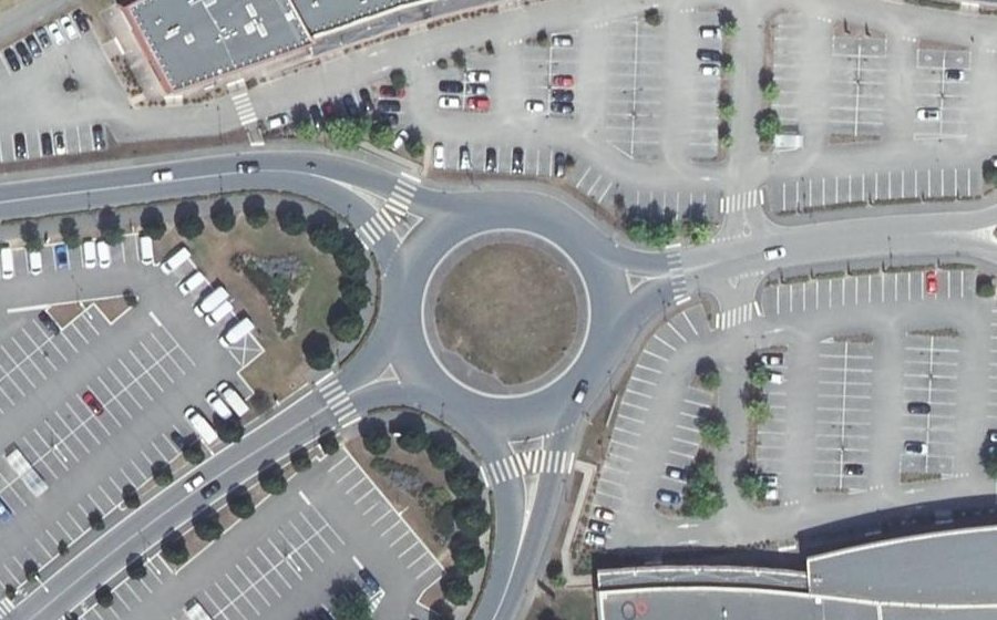 Vue aérienne du Rond-point anonyme n°45186219